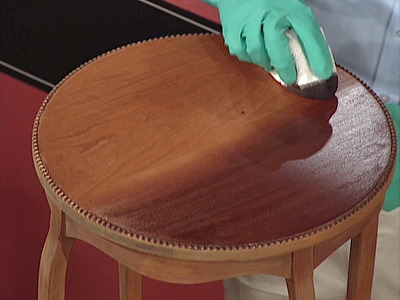 Comment teinter un meuble en bois
